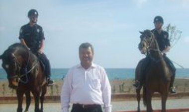 Atlı Polisler Lara Plajları'nda