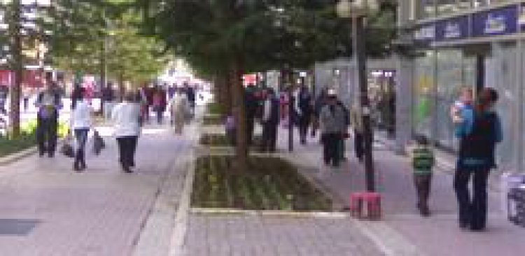 ŞARAMPOLKAPALI YOLDA ALIŞVERİŞ YOĞUNLUĞU