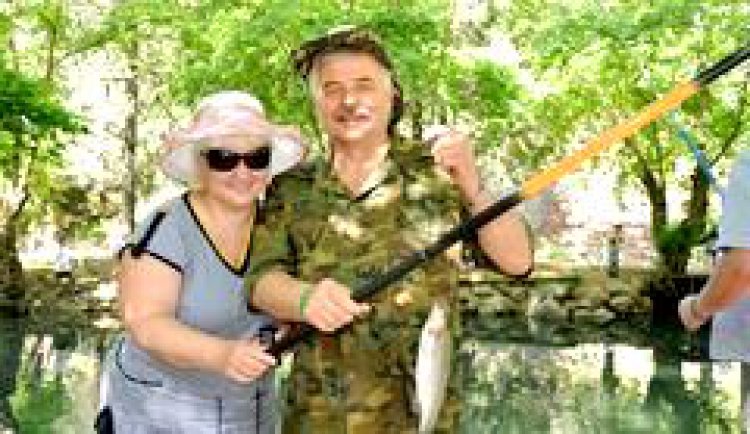 TURİSTLER, YEDİDEN YETMİŞE BALIK TUTMA HEYECANI YAŞIYORLAR