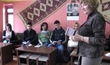 İZMİR'DEKİ TURİZM ESNAFINA AVUSTRALYALI EĞİTİMCİLER TARAFINDAN YABANCI DİL EĞİTİMİ VERİLECEK