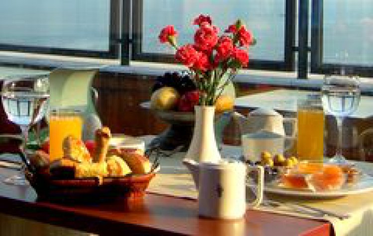 ANNELERE ŞÖLEN, ANTİK HOTEL İSTANBUL'DA