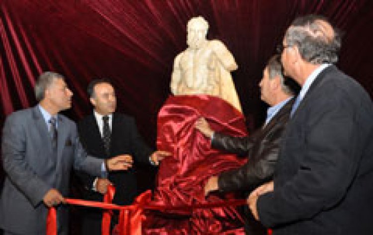 YORGUN HERAKLES KENDİ EVİNDE ZİYARETE AÇILDI
