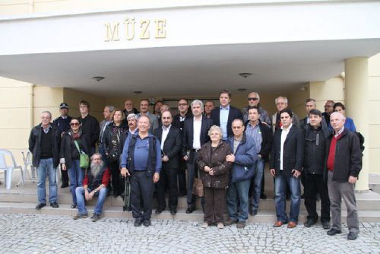 İZMİR'Lİ TURİST REHBERLERİ AKHİSAR'I GEZDİ