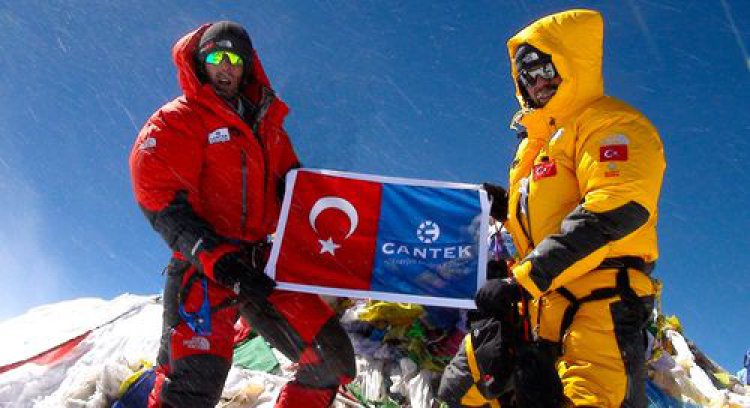 KAR DÜNYASINDA EVEREST FOTOĞRAFLARI SERGİSİ