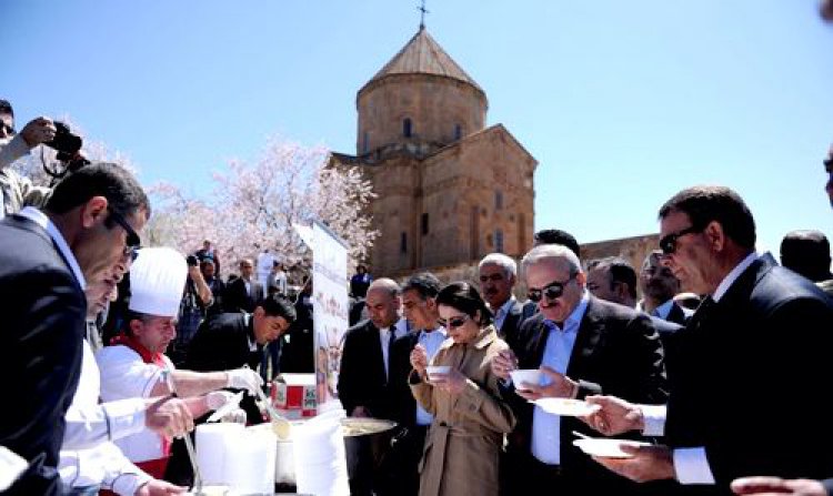 VAN, TURİZM SEZONUNA AKDAMAR ADASINDA MERHABA DEDİ