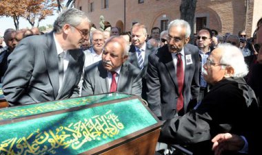 DUAYEN KÜTÜPHANECİ SON YOLCULUĞUNA UĞURLANDI