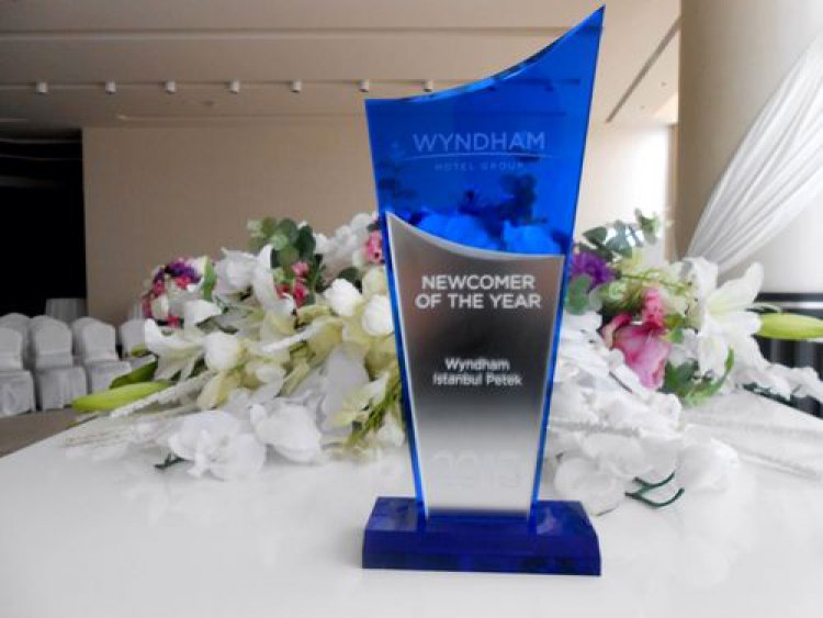 WYNDHAM İSTANBUL PETEK NEWCOMER OF THE YEAR ÖDÜLÜNÜN SAHİBİ OLDU