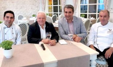 ASKA LARA'YA GELEN MİCHELİN YILDIZLI YÜZYILIN AŞÇISINA ATAV'DAN KİTAP