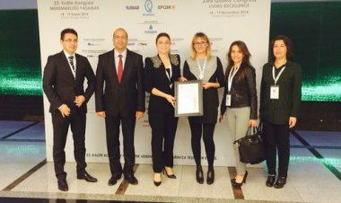 AKDENİZ ÜNİVERSİTESİ TURİZM FAKÜLTESİNE EFQM MÜKEMMELLİKTE KARARLILIK BELGESİ