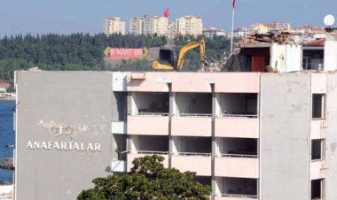 ANAFARTALAR OTELİ'NİN YIKIMINA BAŞLANDI