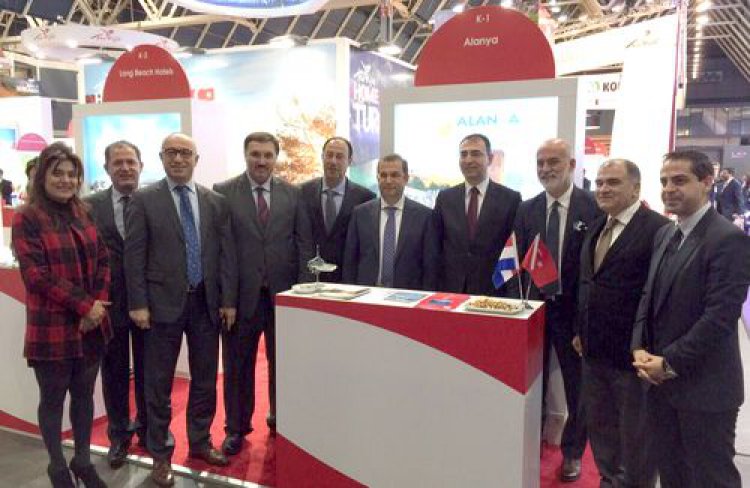 ANTALYA VALİSİ ALTAV STANDINDA