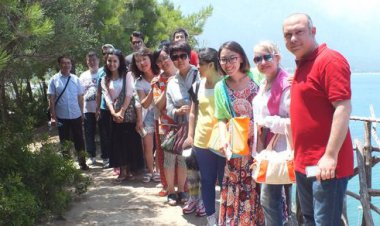 ÇİNLİ TURİZMCİLER KEMERDE