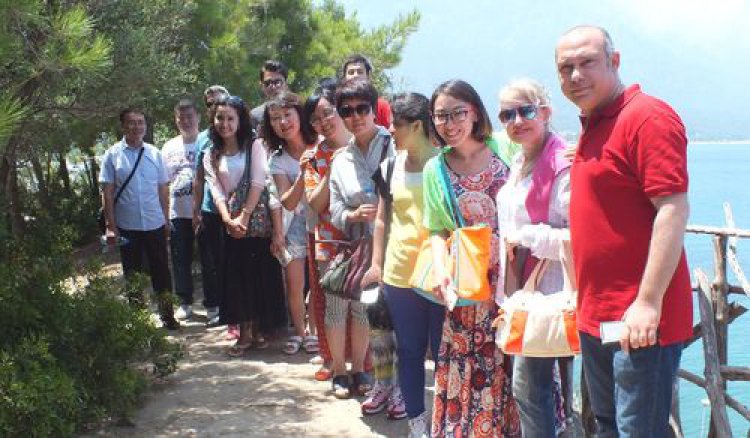 ÇİNLİ TURİZMCİLER KEMERDE