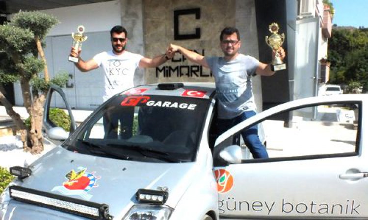 KAZANDIĞI KUPALARI SPONSORU ERKAN CANA HEDİYE ETTİ