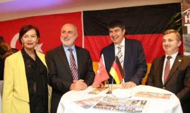 AVRUPALI TÜRKLERE 'ANTALYA'DA TATİL YAPIN!' ÇAĞRISI