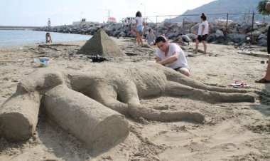 KUMDAN HEYKEL YARIŞMASI YAPILDI