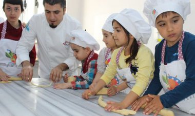 ÇOCUKLAR AŞÇILIK MESLEĞİNİ İŞİN UZMANLARINDAN ÖĞRENDİ