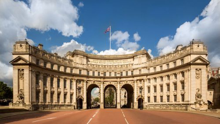 WALDORF ASTORIA,ADMIRALTY ARCH İLE LONDRA'YA GELİYOR