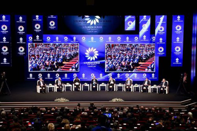 BAKAN KURTULMUŞUN MODERATÖRLÜĞÜNDE 8 BAKAN TURİZMCİLERLE BULUŞTU