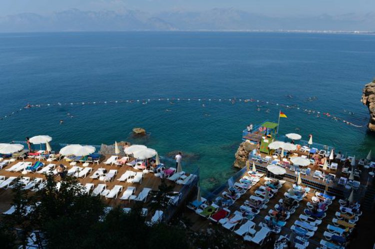 FALEZ PLAJLARINA MAVİ BAYRAK