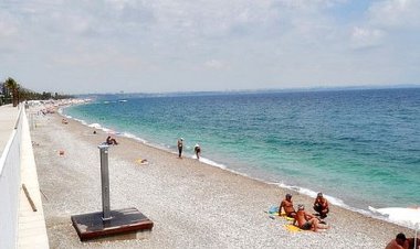 KONYAALTI PLAJI'NDA ŞEZLONG KRİZİ