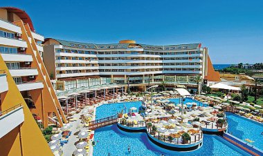 ALAİYE RESORT & SPA HOTEL ÖDÜLE DOYMUYOR