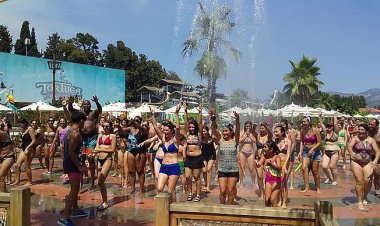 KUŞADASI'NDA HAFTA SONU YOĞUNLUĞU YAŞANDI