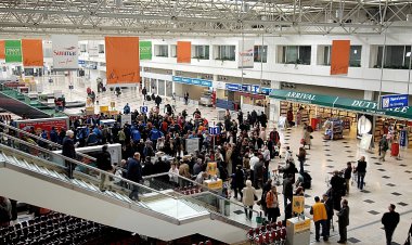 TEMMUZ'DA YABANCI TURİST ANTALYA'YA AKTI