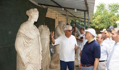 MAGNESİA'DAN HEYKEL FIŞKIRDI
