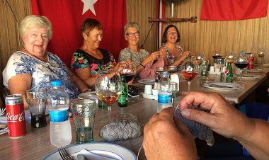 KEMER’DE NORVEÇLİ BAYANLARIN ÖRGÜ GÜNÜ!..