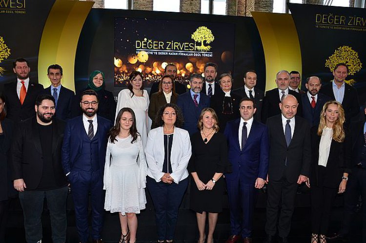 TÜRKİYE’YE DEĞER KATAN MARKALAR ÖDÜLLENDİRİLDİ