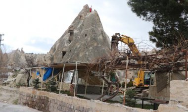 KAPADOKYA'DA KAÇAK YAPILAR YIKILIYOR