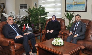 BAKAN ERSOY VE SELÇUK, RTÜK BAŞKANI İLE BİR ARAYA GELDİ