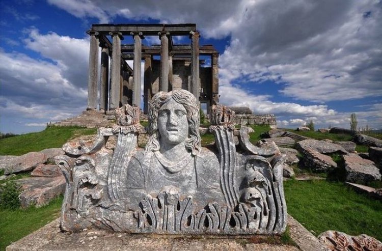 AİZONAİ  ANTİK KENTİNİ BİR YILDA 80 BİN KİŞİ GEZDİ