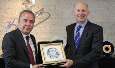 İNGİLİZ BÜYÜKELÇİ'DEN 3 MİLYON TURİST BEKLENTİSİ