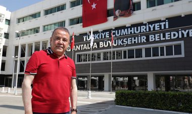 BÜYÜKŞEHİR BELEDİYESİ’NE ‘TÜRKİYE CUMHURİYETİ’ TABELASI GURURLA TAKILDI