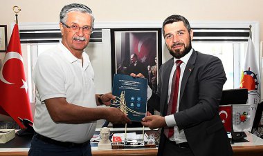 UKRAYNA ANTALYA KONSOLOSU, BAŞKAN TOPALOĞLU'NU ZİYARET ETTİ