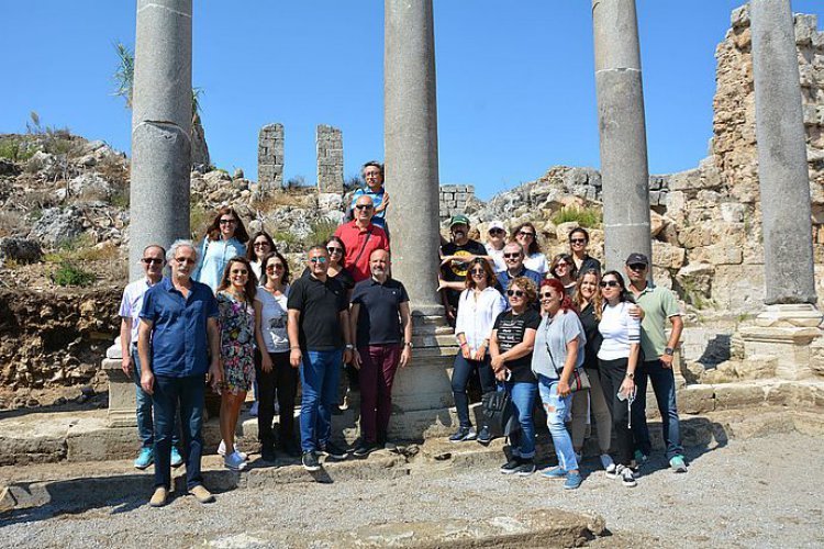 PERGE’DE 52 SÜTUN ORİJİNAL YERLERİNE DİKİLDİ