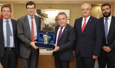 İSPANYA BÜYÜKELÇİSİ’NDEN BAŞKAN BÖCEK’E ZİYARET