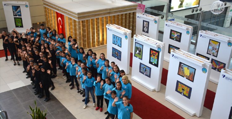 ANTALYA HAVALİMANI’NDA 'ATATÜRK VE ÇOCUK' SERGİSİ
