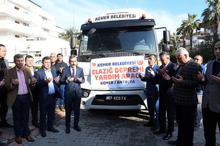 KEMER'DEN ELAZIĞ’A YARDIM TIRI YOLA ÇIKTI