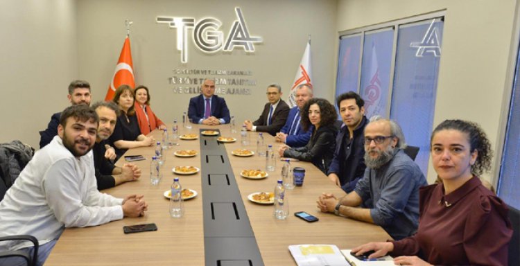 BAKAN ERSOY ÖZEL TİYATROLARIN TEMSİLCİLERİYLE BİR ARAYA GELDİ