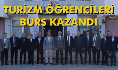 TURİZM ÖĞRENCİLERİ BURS KAZANDI