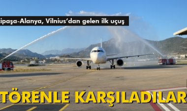 TÖRENLE KARŞILADILAR