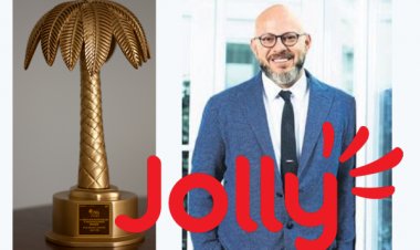 JOLLY BİR KEZ DAHA YILIN EN İYİ SEYAHAT ACENTASI SEÇİLDİ