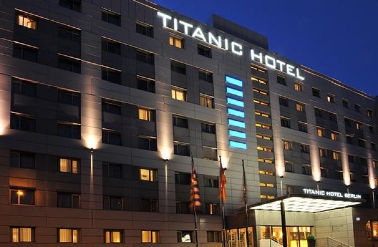 TITANIC HOTELS BERLİN YARDIM MERKEZİ OLDU
