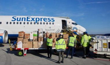 450 TON YARDIM MALZEMESİ GETİRDİ