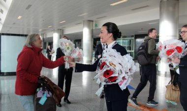 İLK UÇUŞUNU KARŞILDI