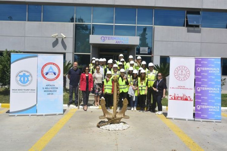 400 ÖĞRENCİYİ LİMANDA AĞIRLADI
