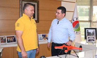 ÖNCE KUTLADI, SONRA BİLİMFEST’E DAVET ETTİ